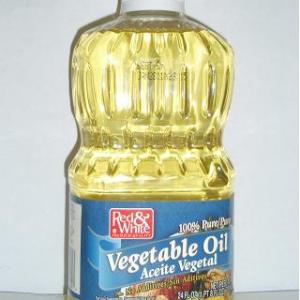 Red & White Vegetable Oil 946 ml